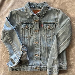 Levi’s women’s Trucker (jean) Jacket